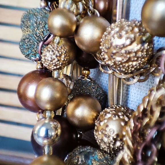 Heavy Mixed Media 12 Strand Gold Tone Faux Pearl Acrylic Necklace Unsigned EUC - Picture 13 of 13